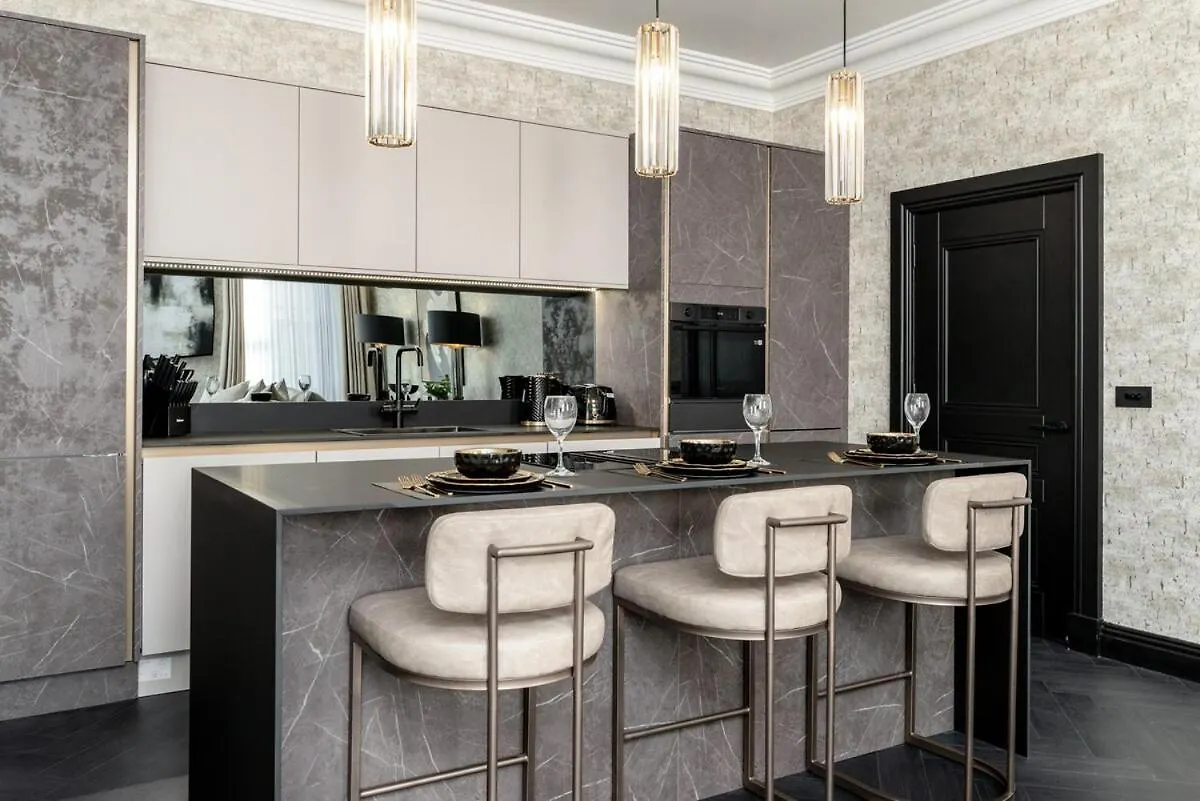 Luxury City Centre Retreat - Lux Spa Bath - Romantic Edinburgh Apartment